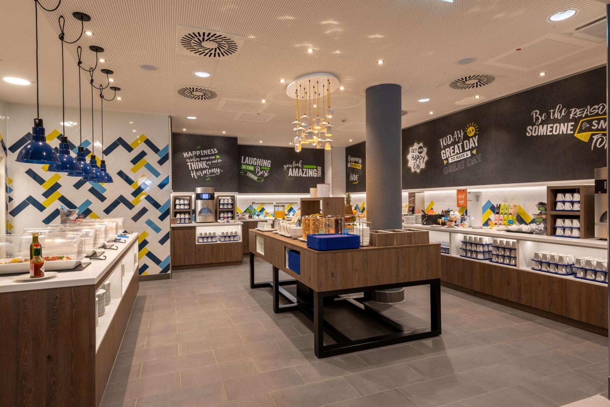 Hotel Hampton By Hilton Centre 3*